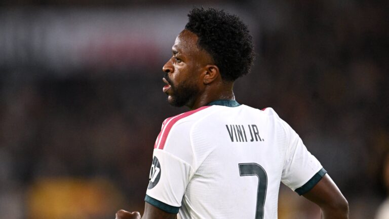 la très grosse frustration de Vinicius, remplacé avant la folle remontée madrilène, fait polémique